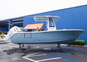 Sea Hunt Ultra 245 SE 2026 Sea Hunt Ultra 245 SE boat displayed outdoors on stands.