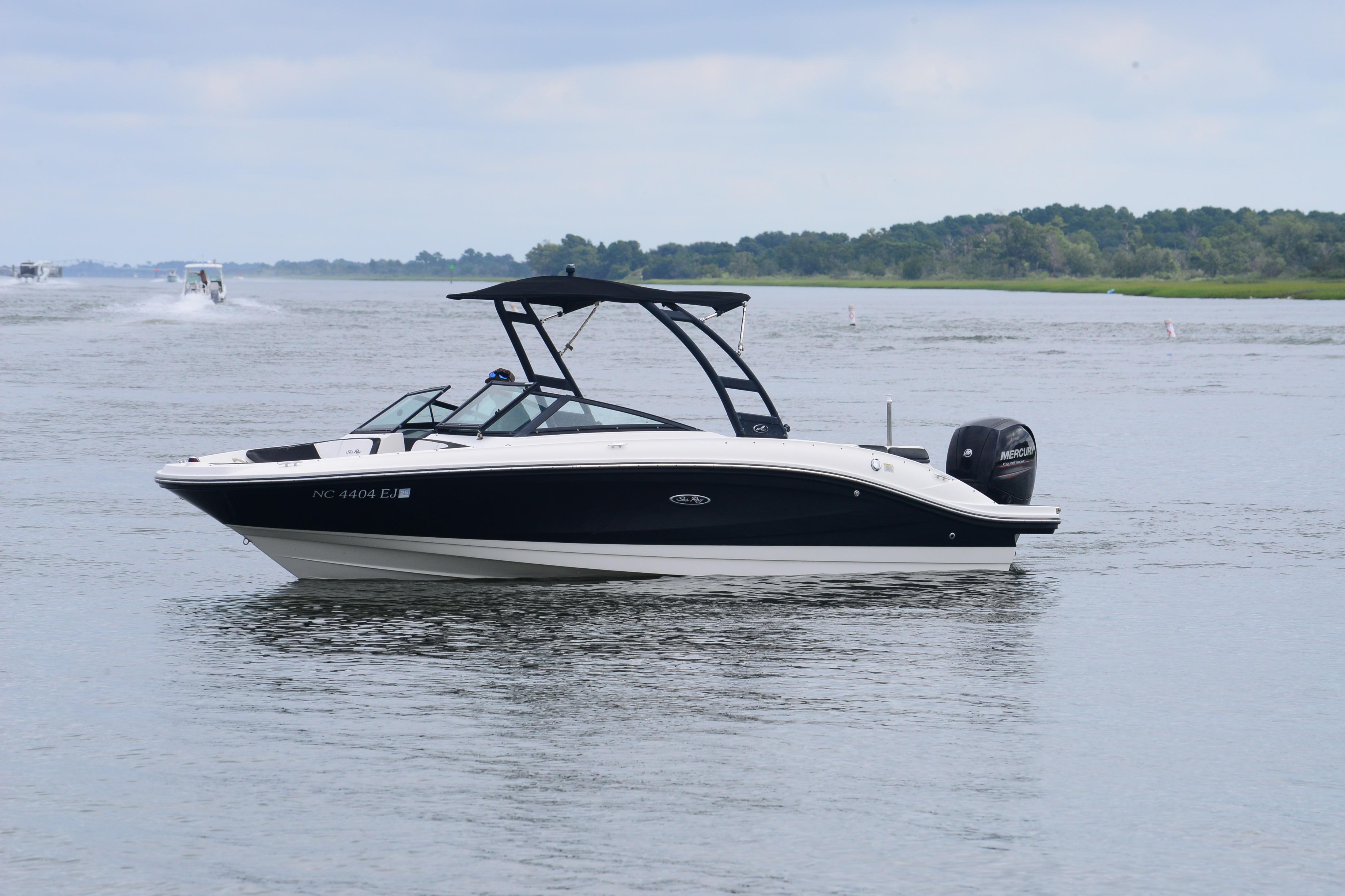 2018 Sea Ray SPX 210 Outboard