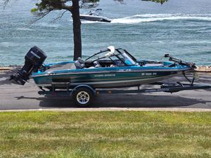 Hydra-Sports 175 FS 1994 Hydra-Sports 175 FS boat on trailer by a lake, with Evinrude motor.