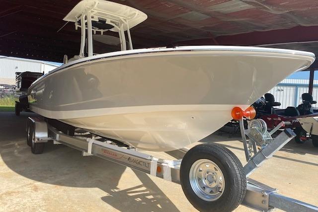2026 Boston Whaler 250 Dauntless