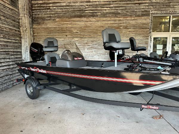 2025 Tracker Bass Tracker Classic XL