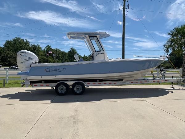 Robalo 266 Cayman 2024 Robalo 266 Cayman boat on a trailer, side view.