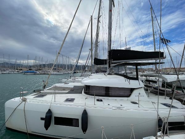 Lagoon 42
