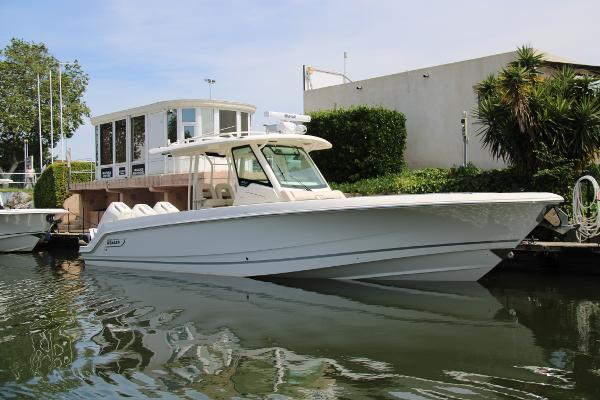 Boston Whaler 360 Outrage Boston Whaler 360 Outrage