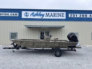 Lowe Roughneck 2070CC