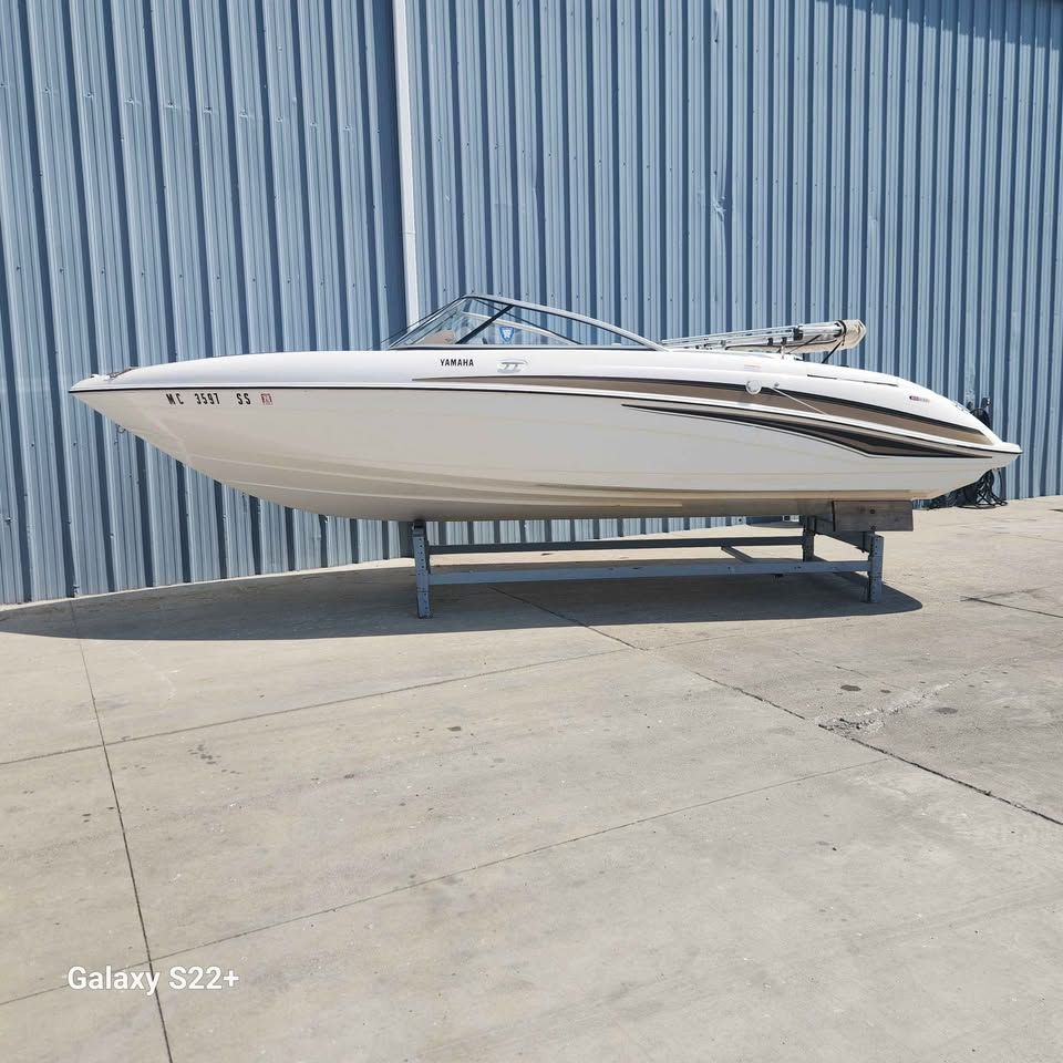 2004 Yamaha Boats 230 SR