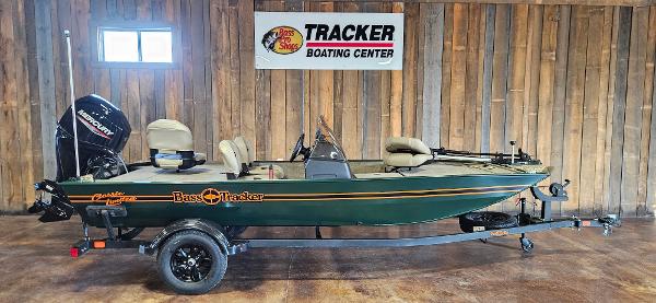 Tracker Bass Tracker Classic Limited 2025 Tracker Bass Tracker Classic Limited boat displayed at Tracker Boating Center.