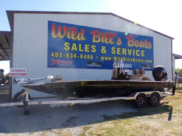 Xpress H24Bay 2025 Xpress H24Bay boat at Wild Bill's Boats sales and service location.