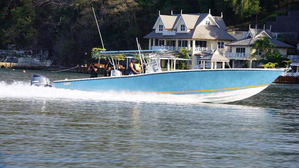 Custom 42 CENTER CONSOLE