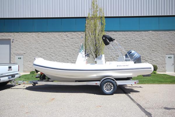 2025 Zodiac Medline 5.8 NEO 115hp In Stock