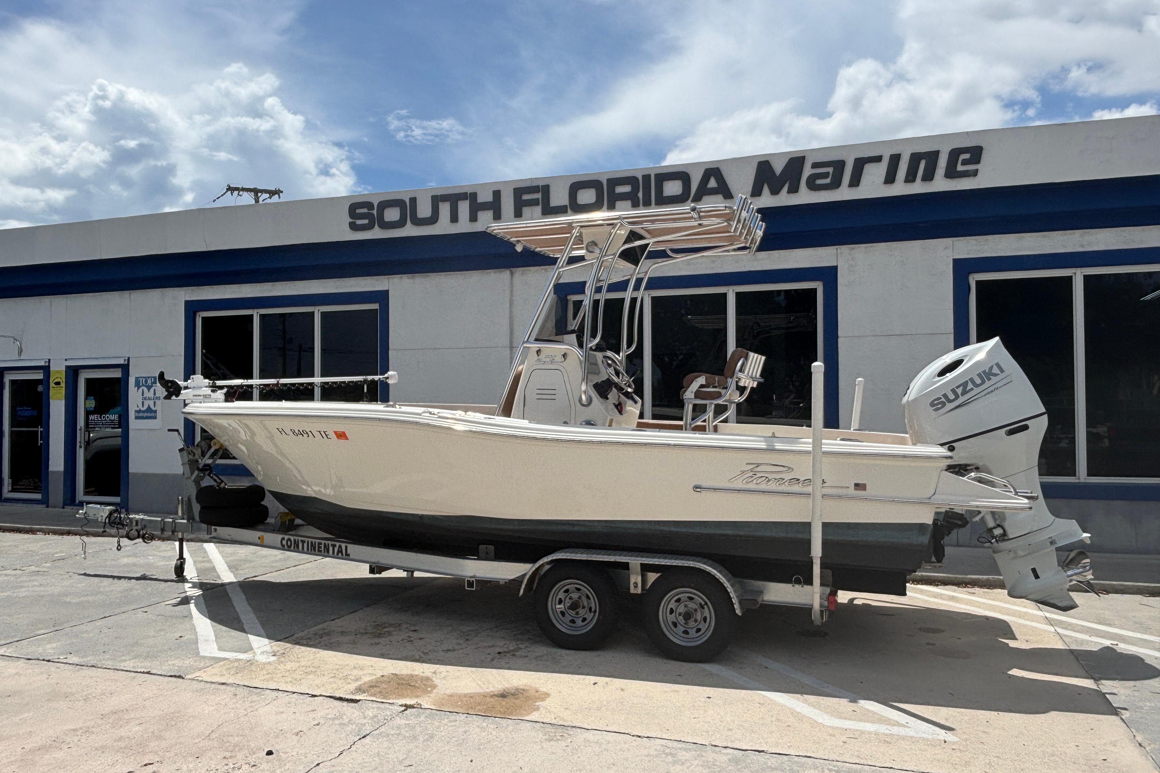 2022 Pioneer 220 Bay Sport