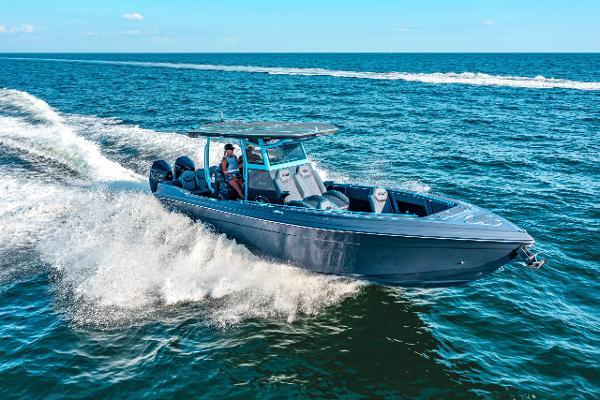 Glasstream 32 LS GSX 2025 Glasstream 32 LS GSX boat cruising on open water, creating a dynamic wake.