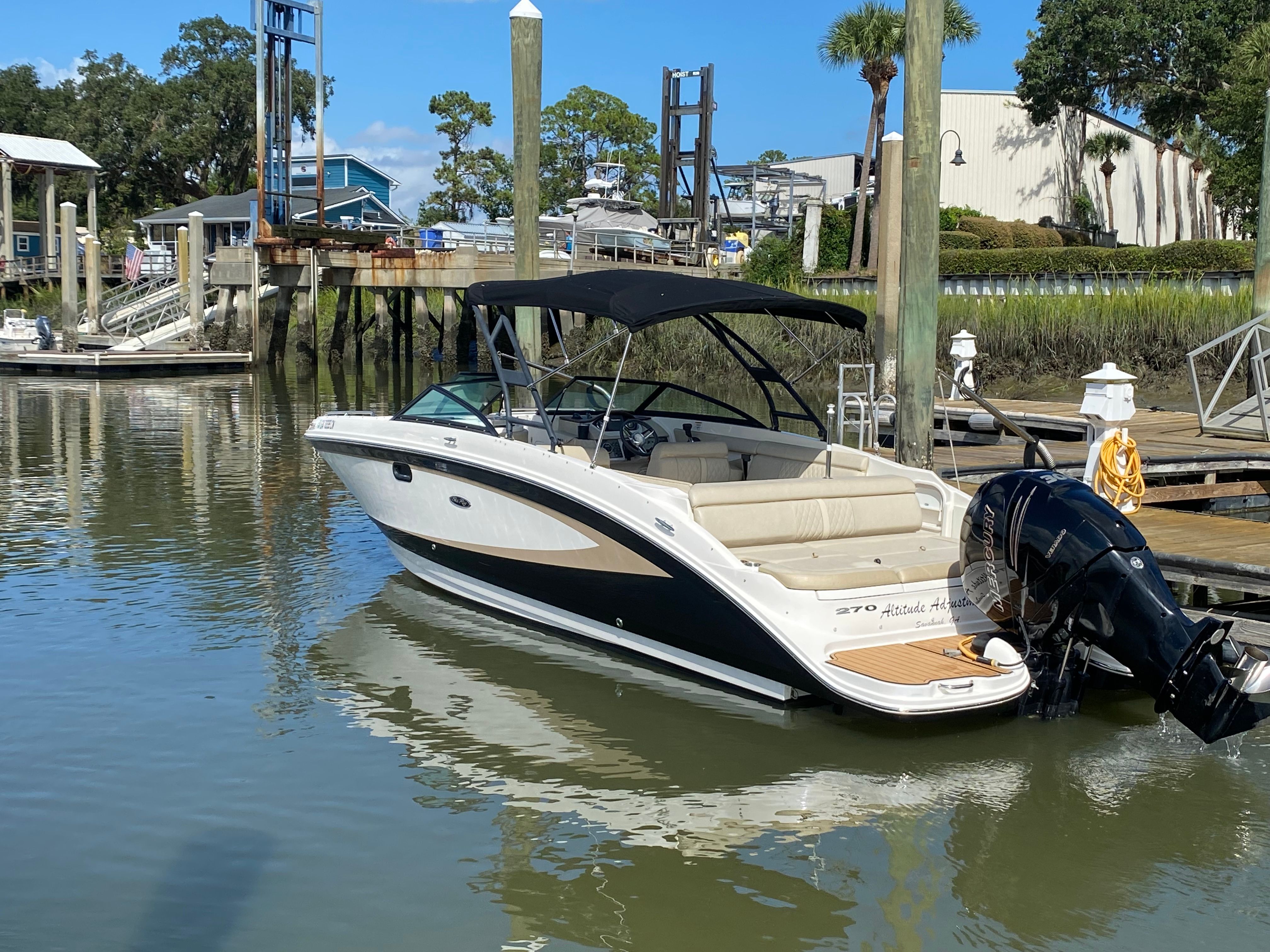 2016 Sea Ray 270 Sundeck Outboard