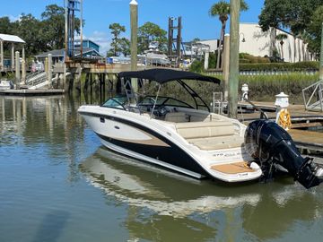 2016 Sea Ray 270 Sundeck Outboard