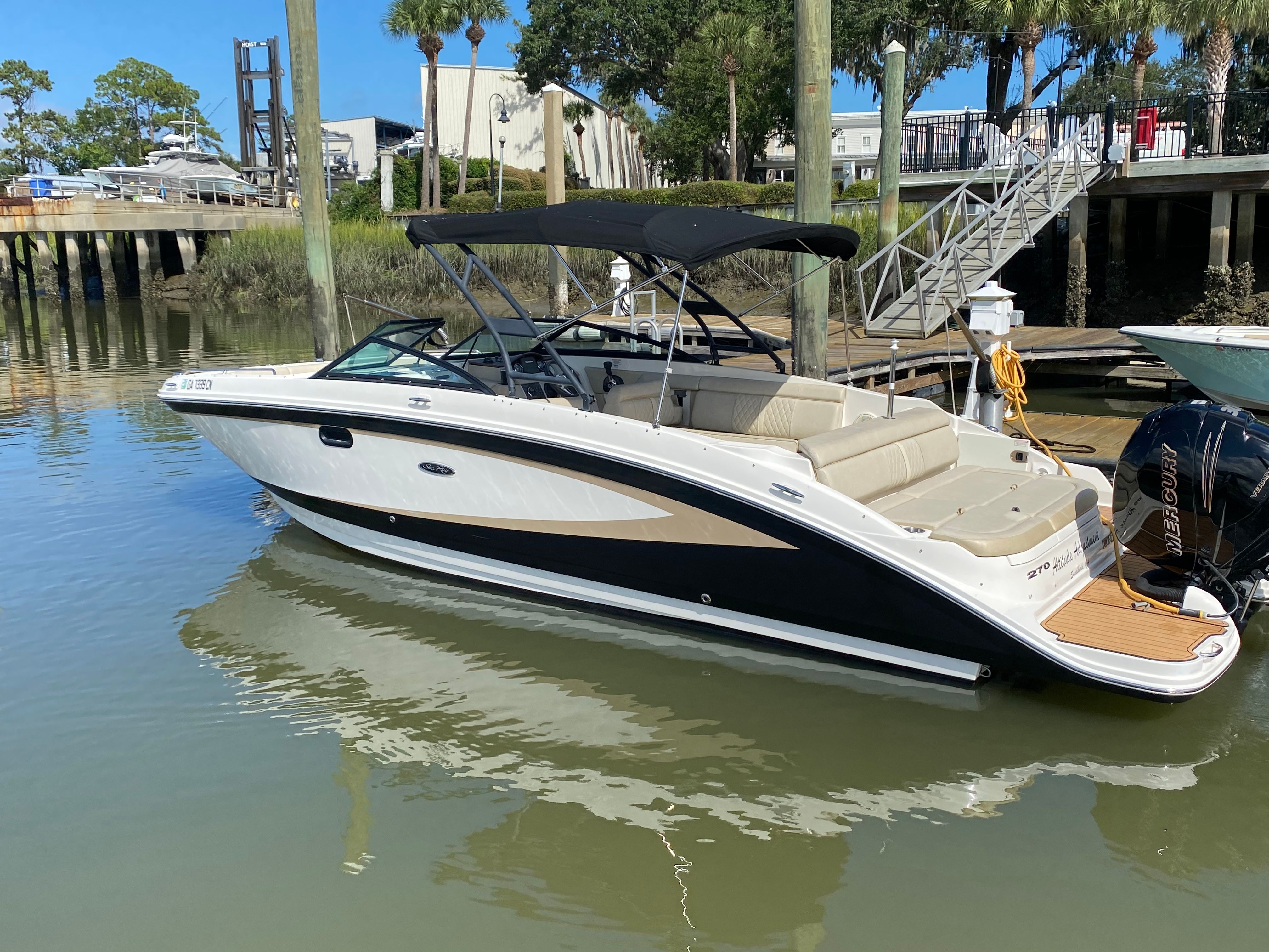 2016 Sea Ray 270 Sundeck Outboard