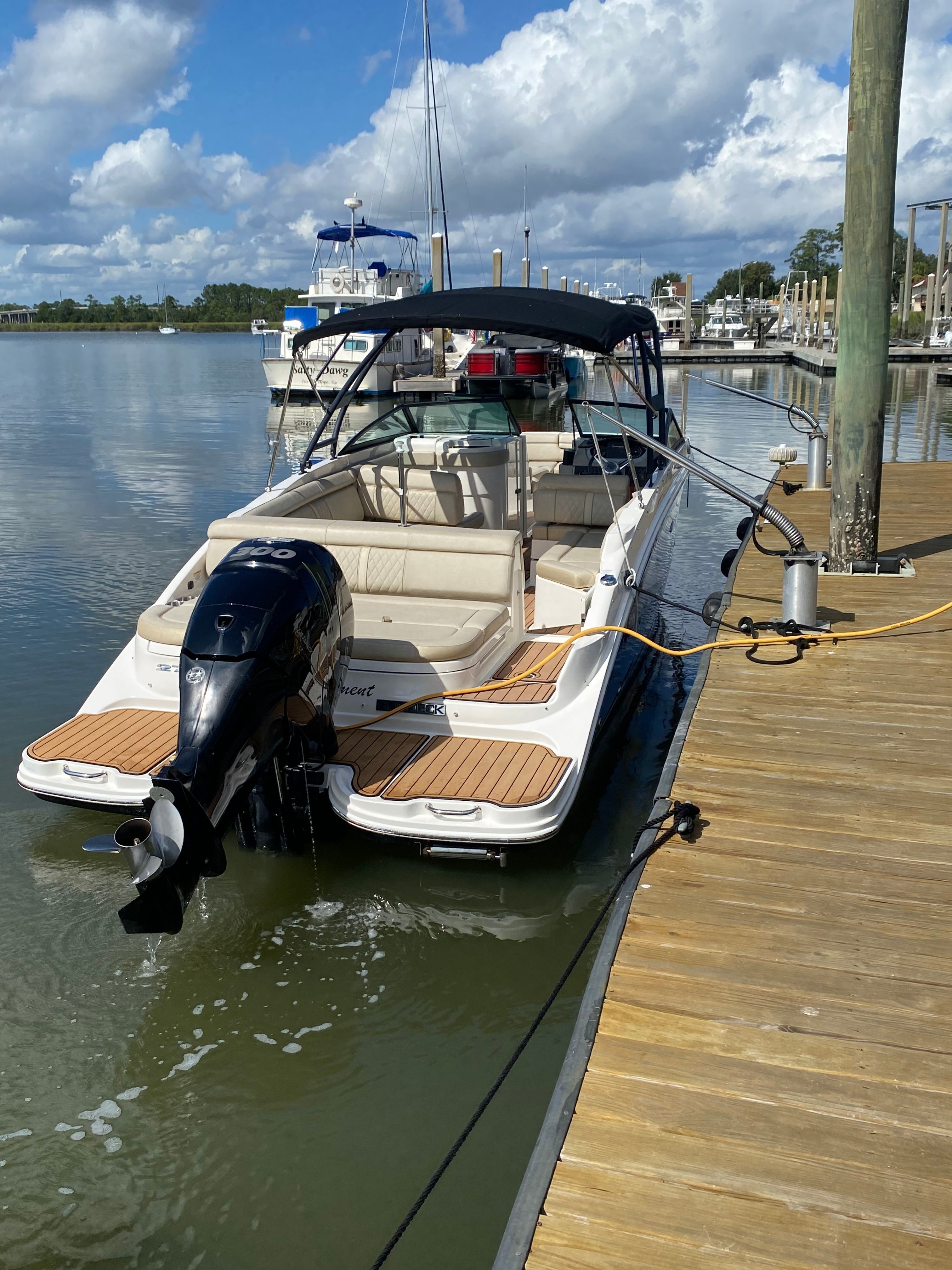 2016 Sea Ray 270 Sundeck Outboard