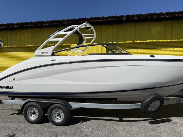 2025 Yamaha Boats 252S