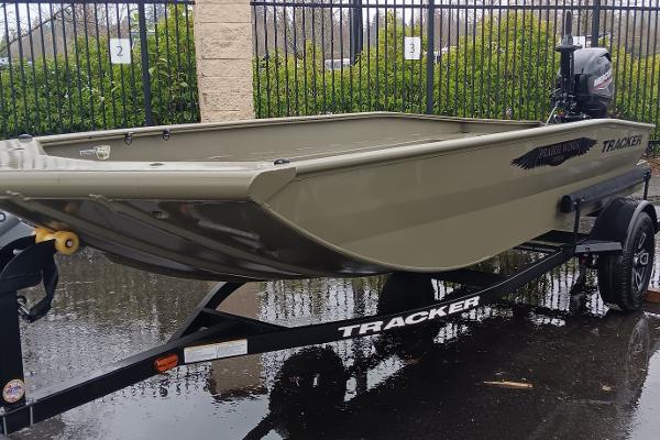 Tracker Grizzly 1650 T Prairie Wings Edition 2025 Tracker Grizzly 1650 T Prairie Wings Edition boat on trailer, parked outdoors.