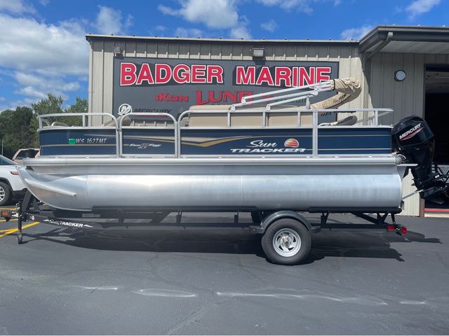 Sun Tracker Bass Buggy 18 DLX 2024 Sun Tracker Bass Buggy 18 DLX pontoon boat at Badger Marine dealership.
