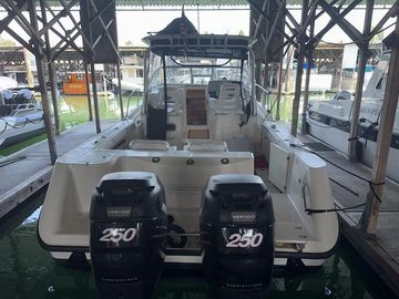 2005 Boston Whaler 305 Conquest