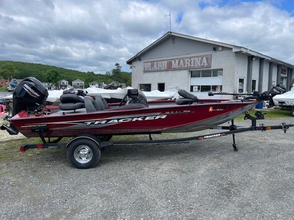Tracker Pro Team 175 TXW 2023 Tracker Pro Team 175 TXW boat on trailer at marina.
