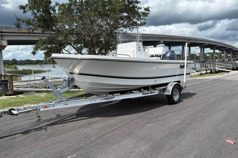2026 Parker 18SE Center Console