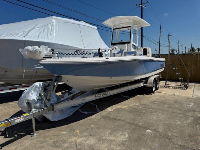 2025 Robalo 246 Cayman