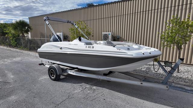 2013 Hurricane SUNDECK SPORT 188
