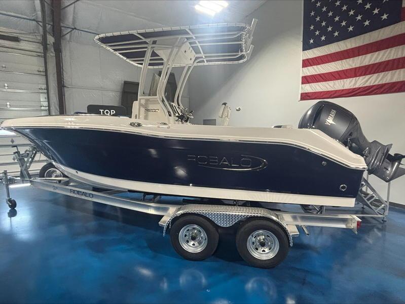 2025 Robalo R202 Explorer