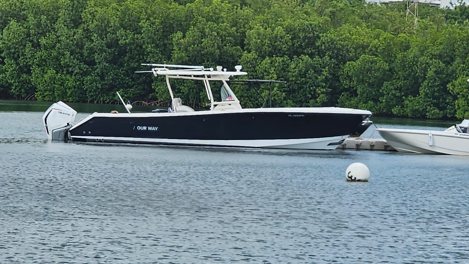 2010 Pursuit C 310 Center Console