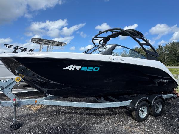 2025 Yamaha Boats AR220