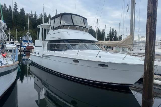 1999 Carver 404 Cockpit Motor Yacht