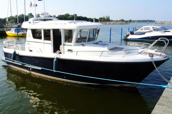 Minor Offshore 31 2008 Minor Offshore 31 boat docked in a marina, featuring a sleek design and spacious cabin.