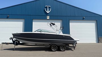 2023 Four Winns H4