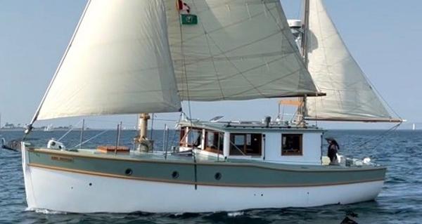 Custom Motorsailor Custom Motorsailor 2008 sailing on open water with full sails and clear sky.