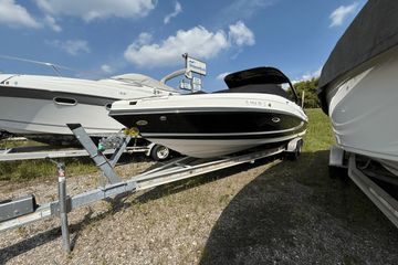 2015 Rinker Captiva 276BR