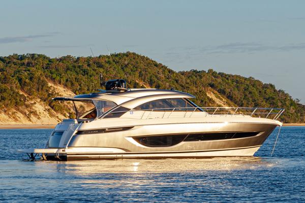 2025 Riviera 4600 Sport Yacht Platinum Edition