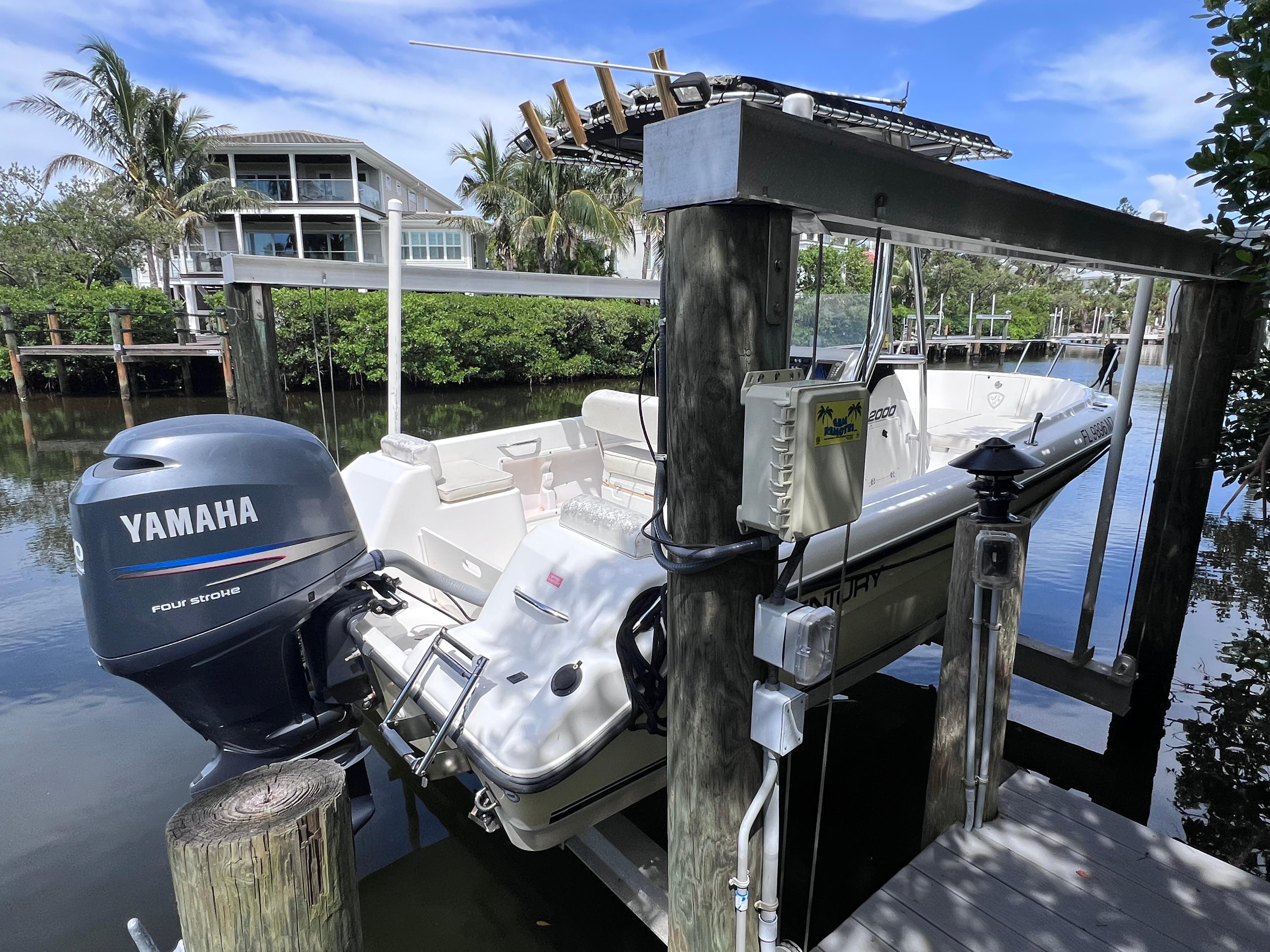 2005 Century 2000 Center Console