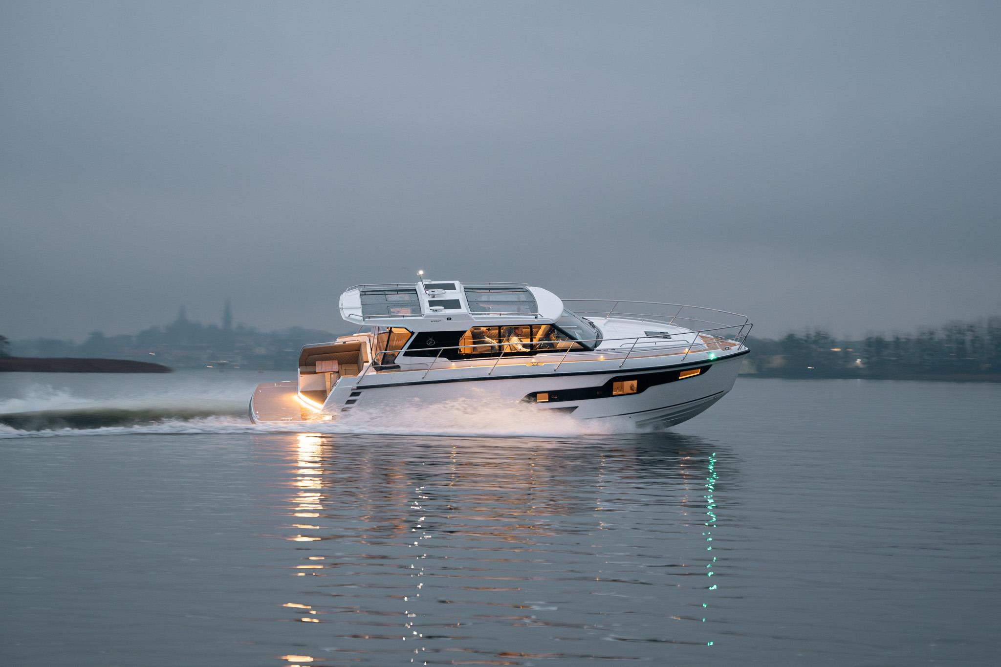 2025 Aquador 400 HT