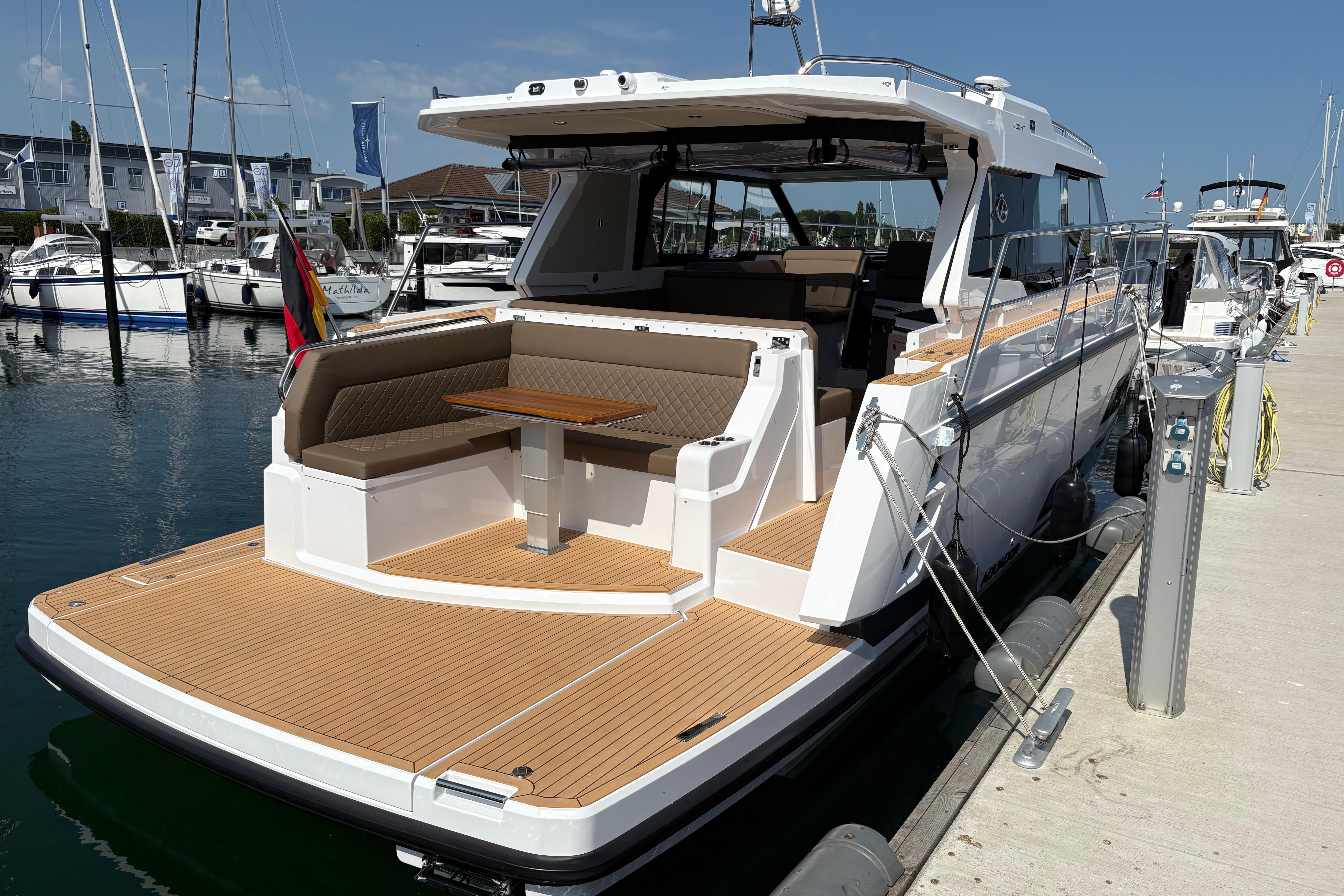 2025 Aquador 400 HT