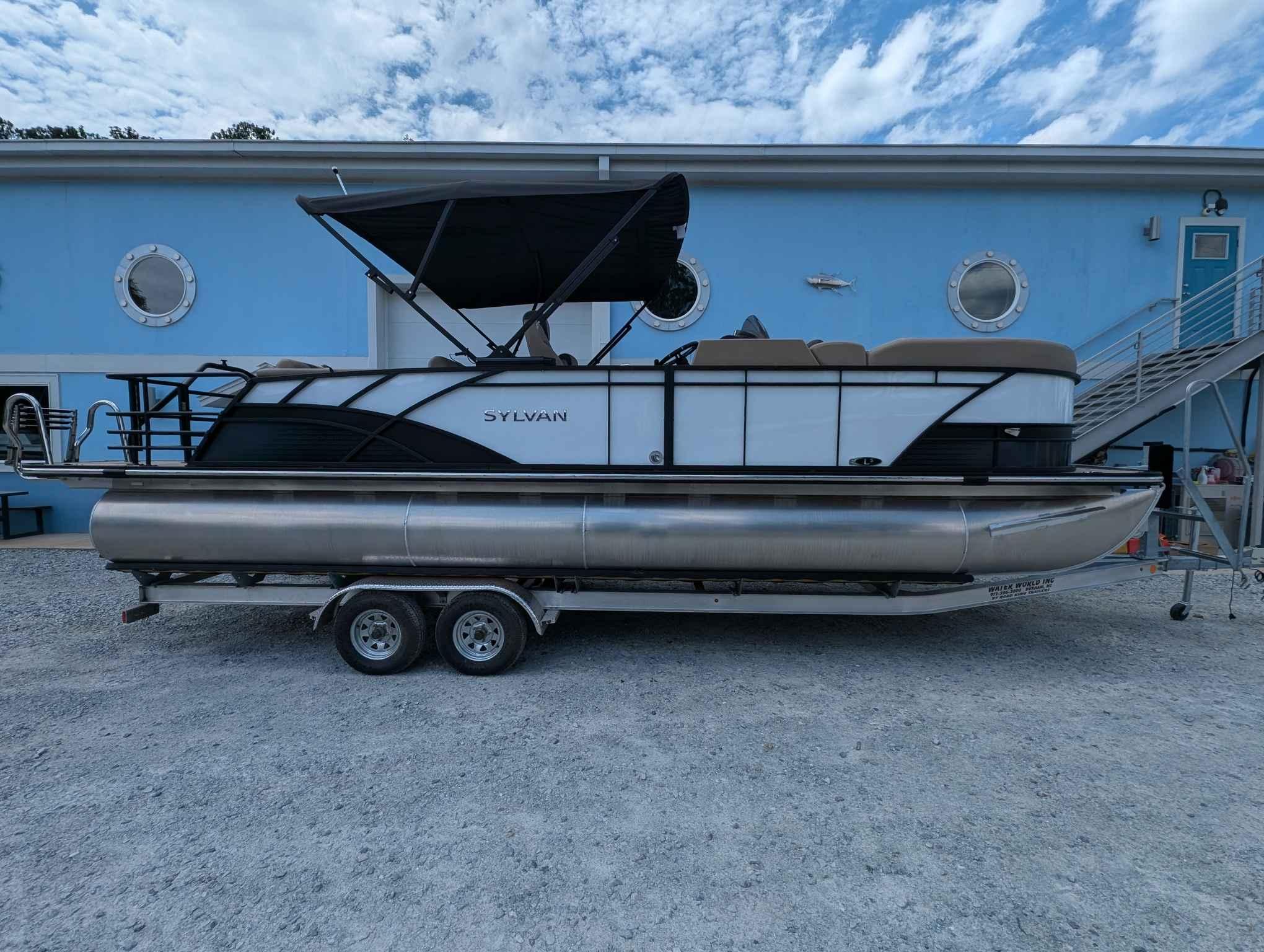 2025 Sylvan L-5 DLZ