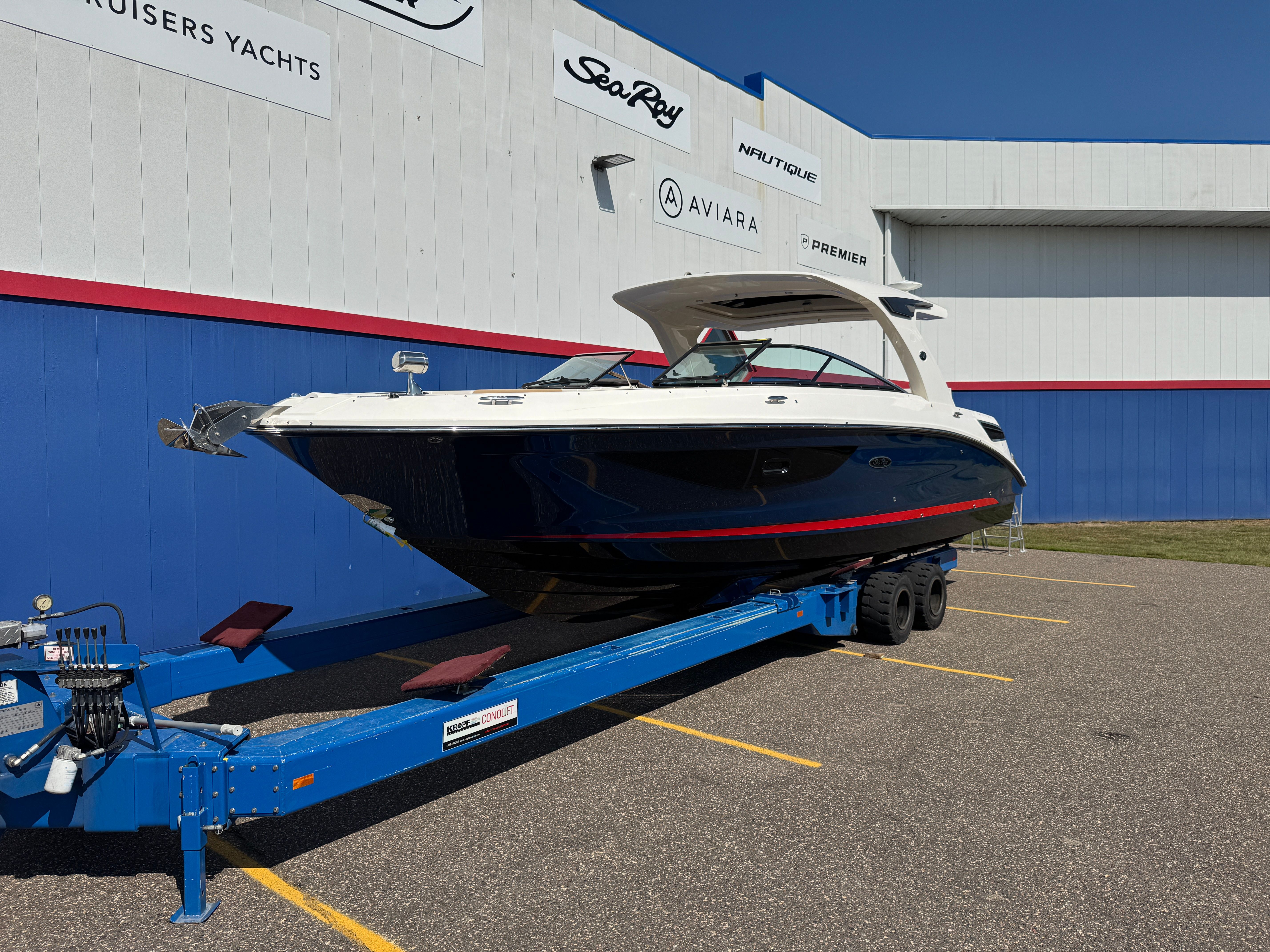 2022 Sea Ray 350 SLX