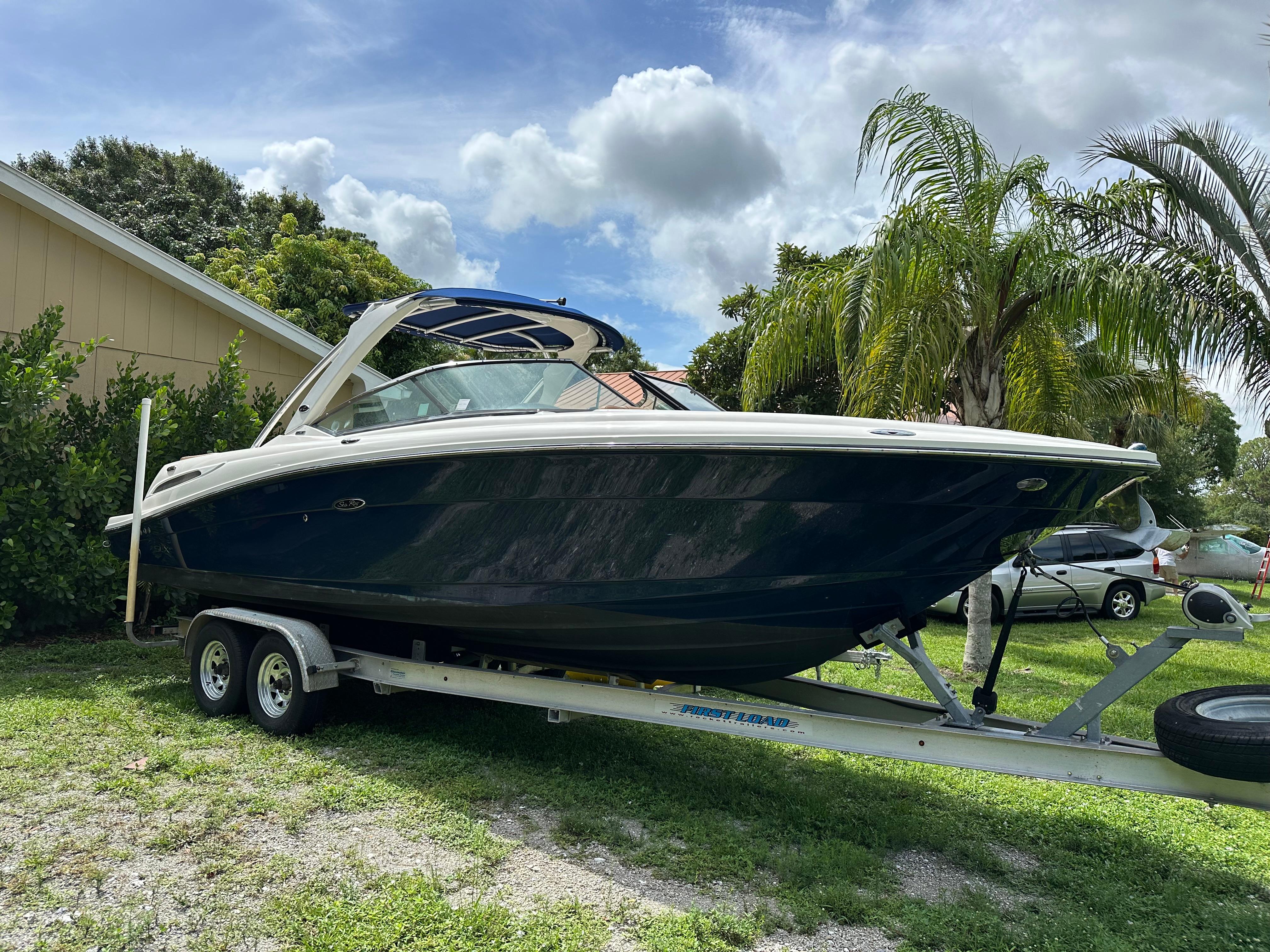 2012 Sea Ray SLX 270