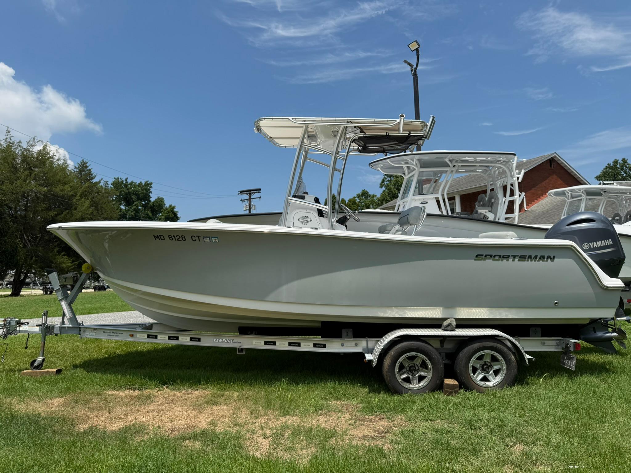 2019 Sportsman Open 232 Center Console