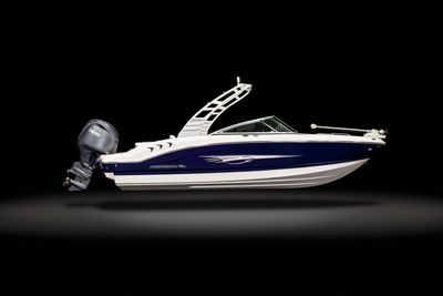 Chaparral 21 SSi Ski & Fish OB 2026 Chaparral 21 SSi Ski & Fish OB boat with Yamaha outboard motor, side view.