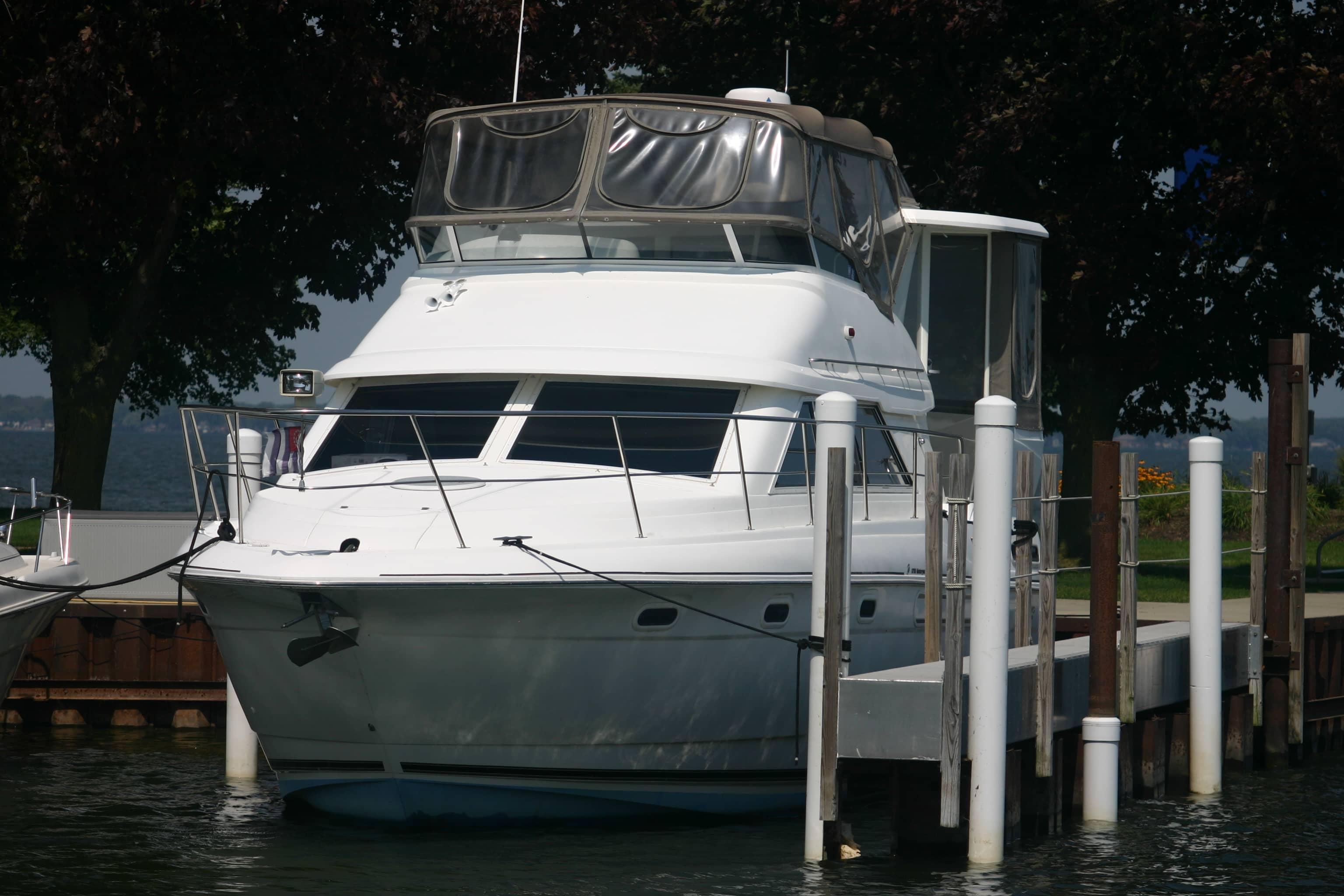 Cruisers 3750 Motoryacht Main