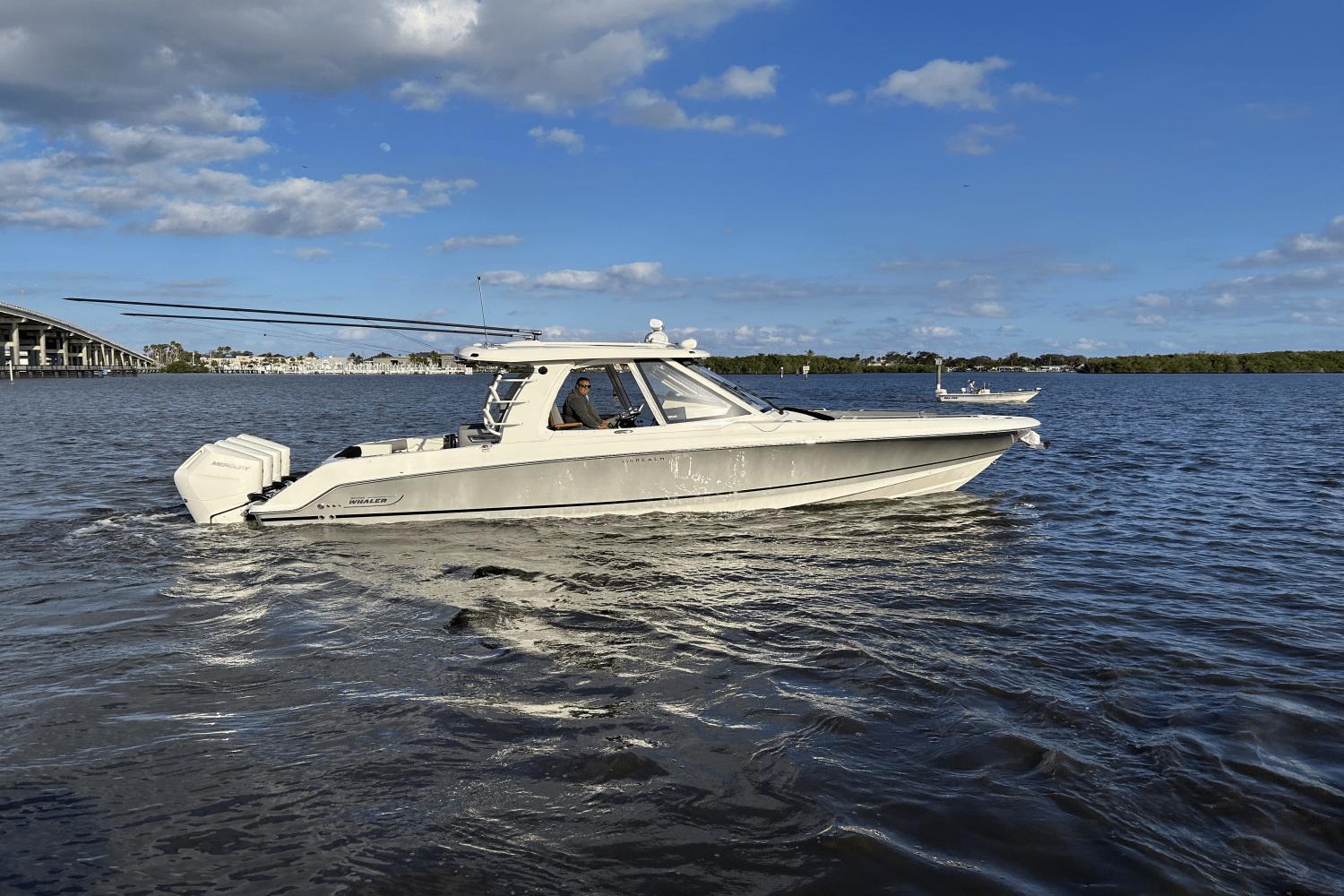 2024 Boston Whaler 380 Realm