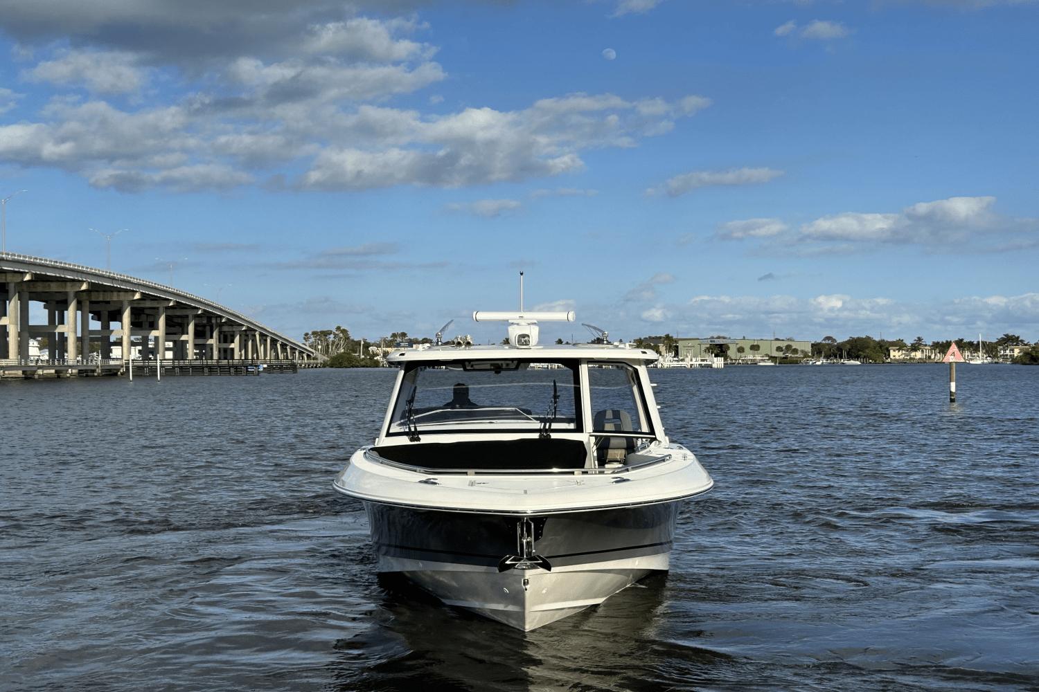 2024 Boston Whaler 380 Realm