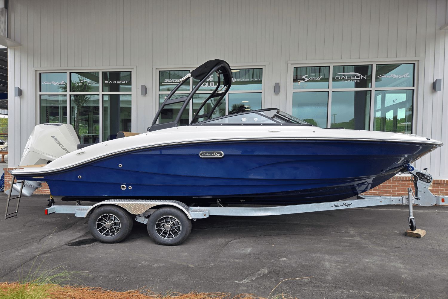 2026 Sea Ray SPX 210 Outboard