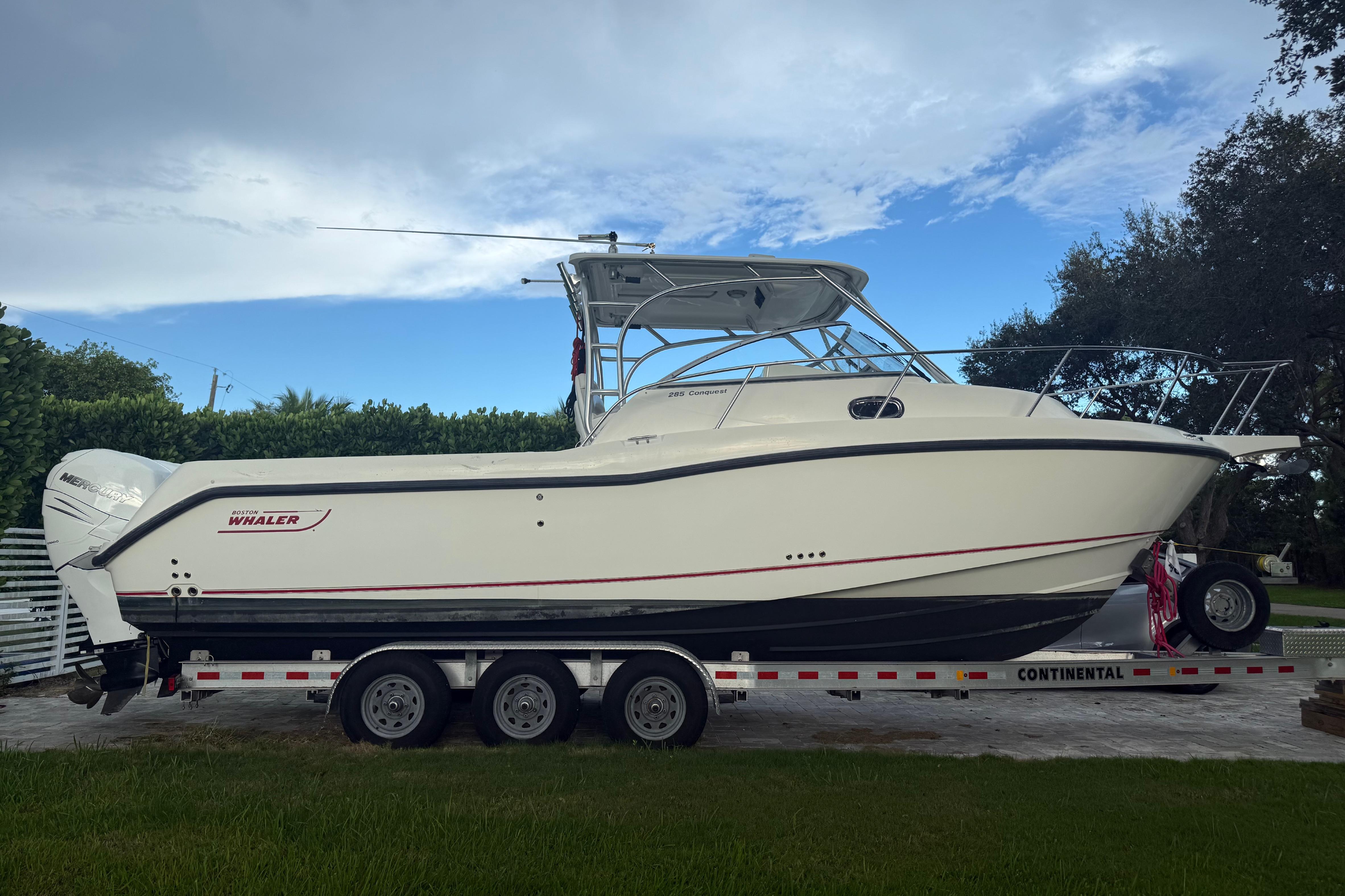 2011 Boston Whaler 285 Conquest
